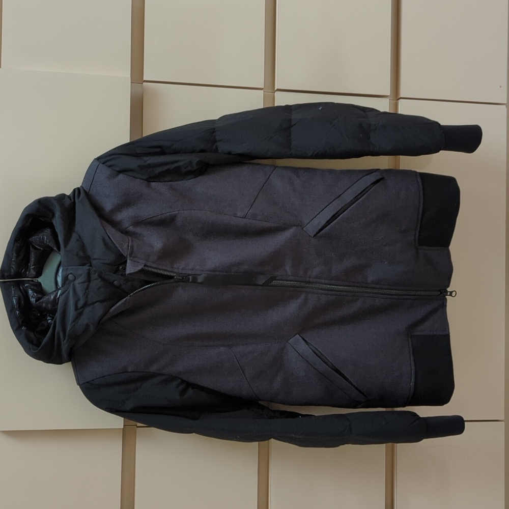 Lululemon lightweight down hooded jacket